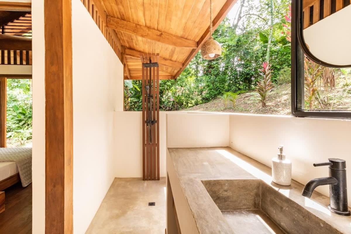 Tropical Paradise Retreat Near Caribbean Beaches