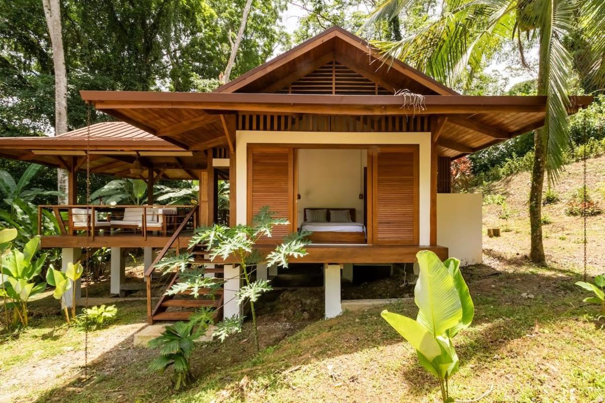 Tropical Paradise Retreat Near Caribbean Beaches