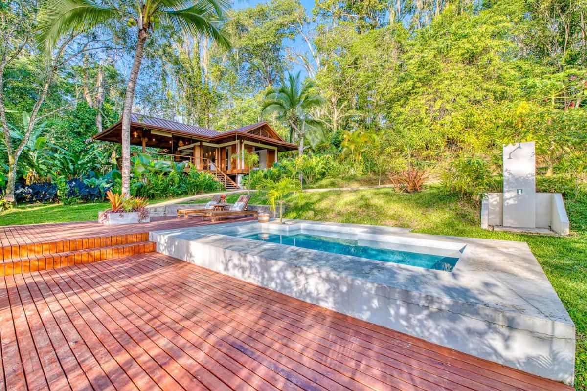 Tropical Paradise Retreat Near Caribbean Beaches