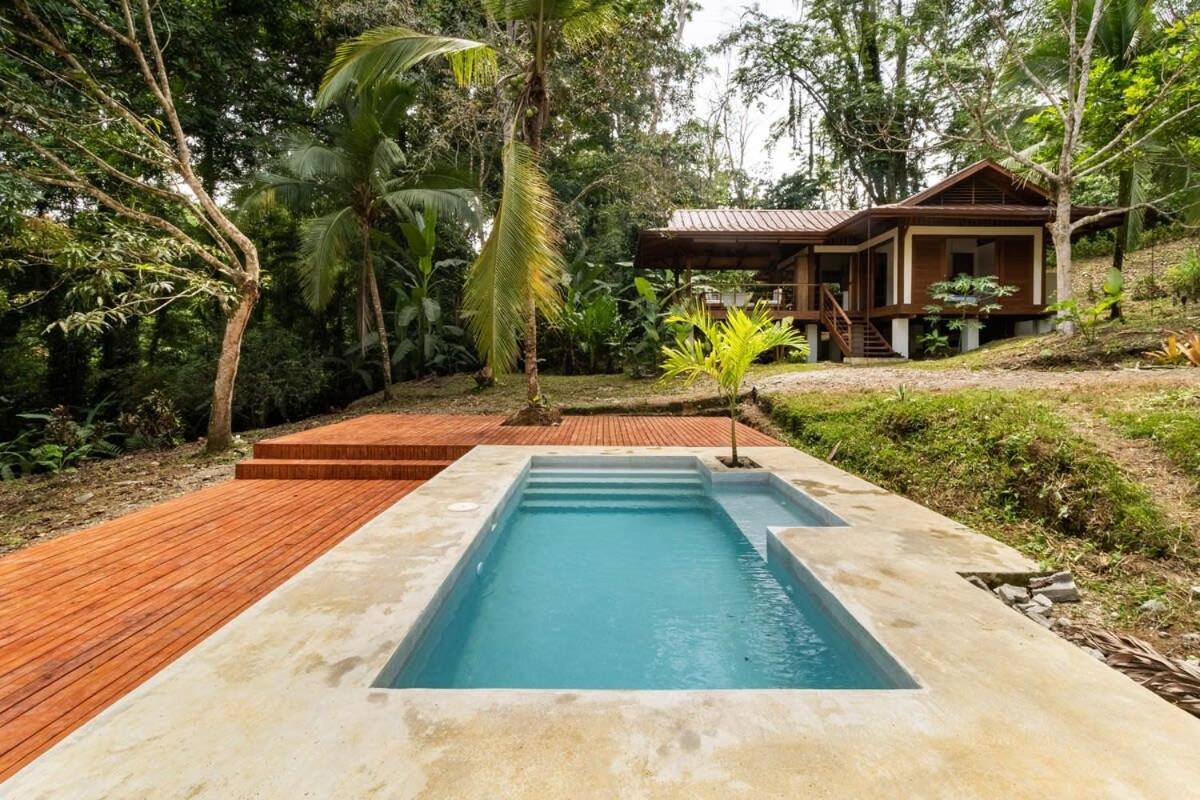 Tropical Paradise Retreat Near Caribbean Beaches