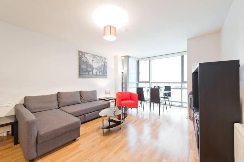 Bright & Modern Dublin City Stay
