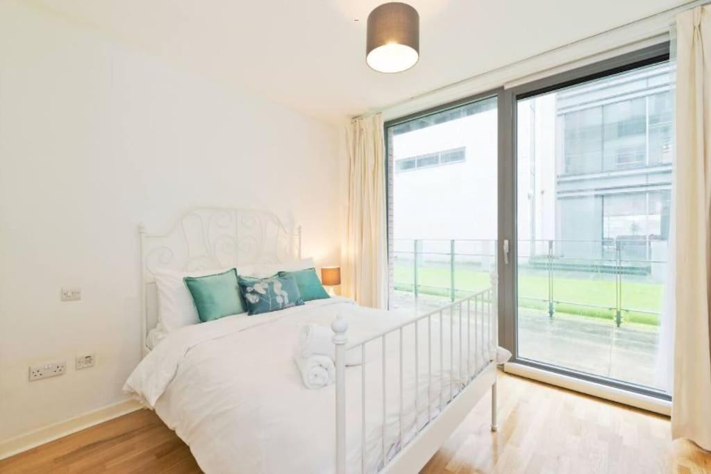Bright & Modern Dublin City Stay