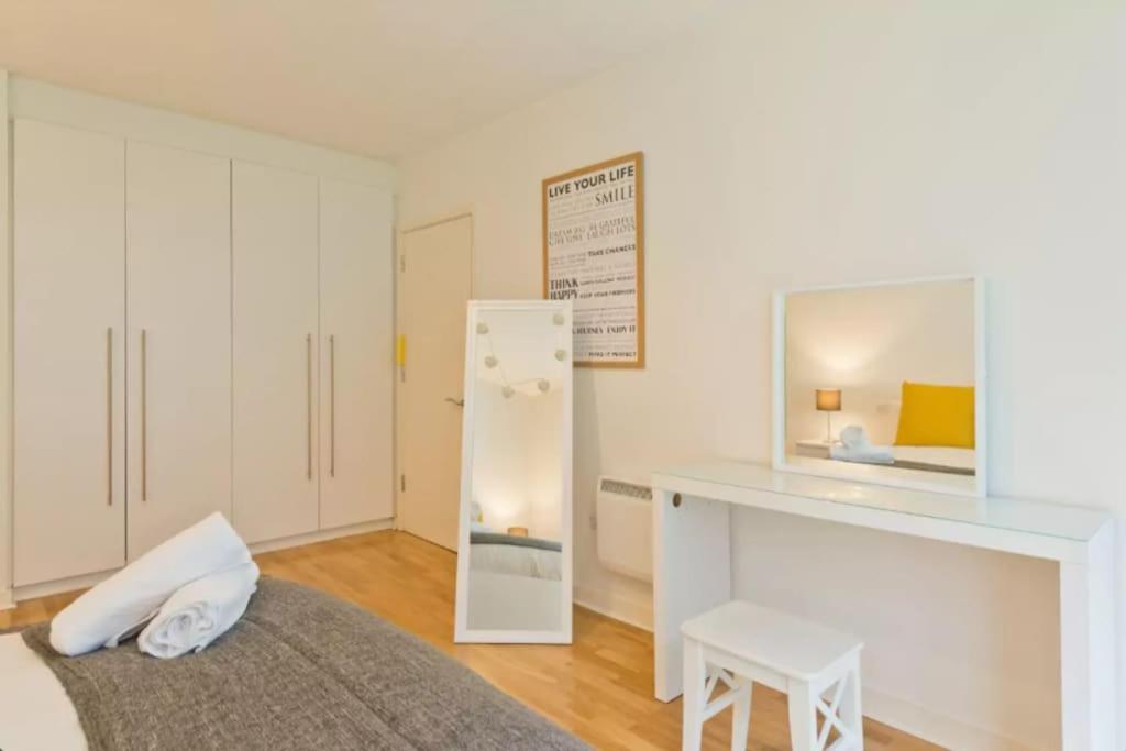 Bright & Modern Dublin City Stay
