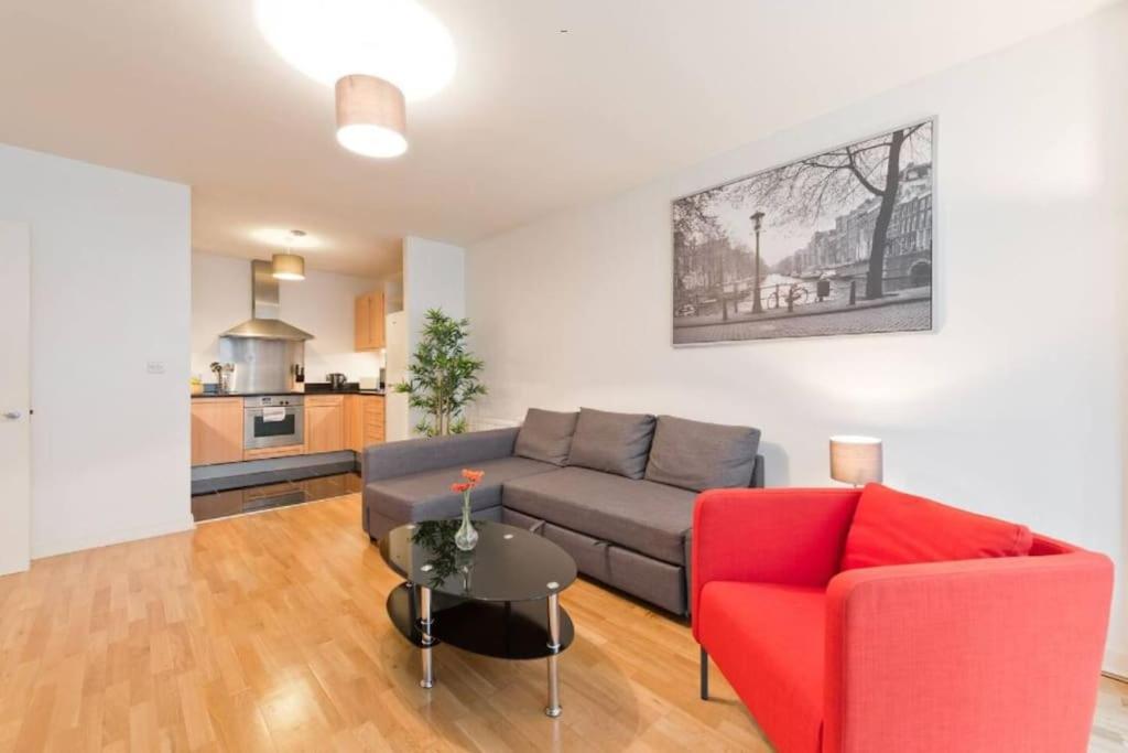 Bright & Modern Dublin City Stay