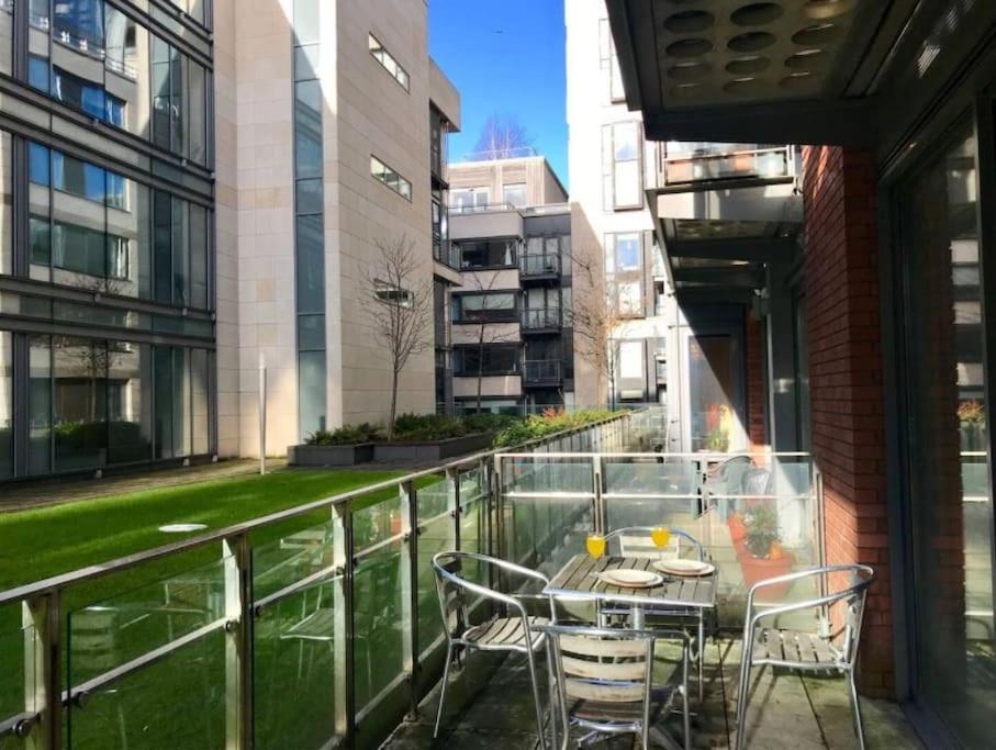 Bright & Modern Dublin City Stay