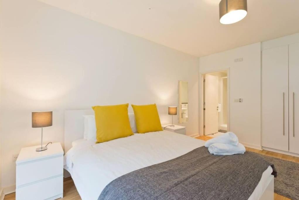 Bright & Modern Dublin City Stay