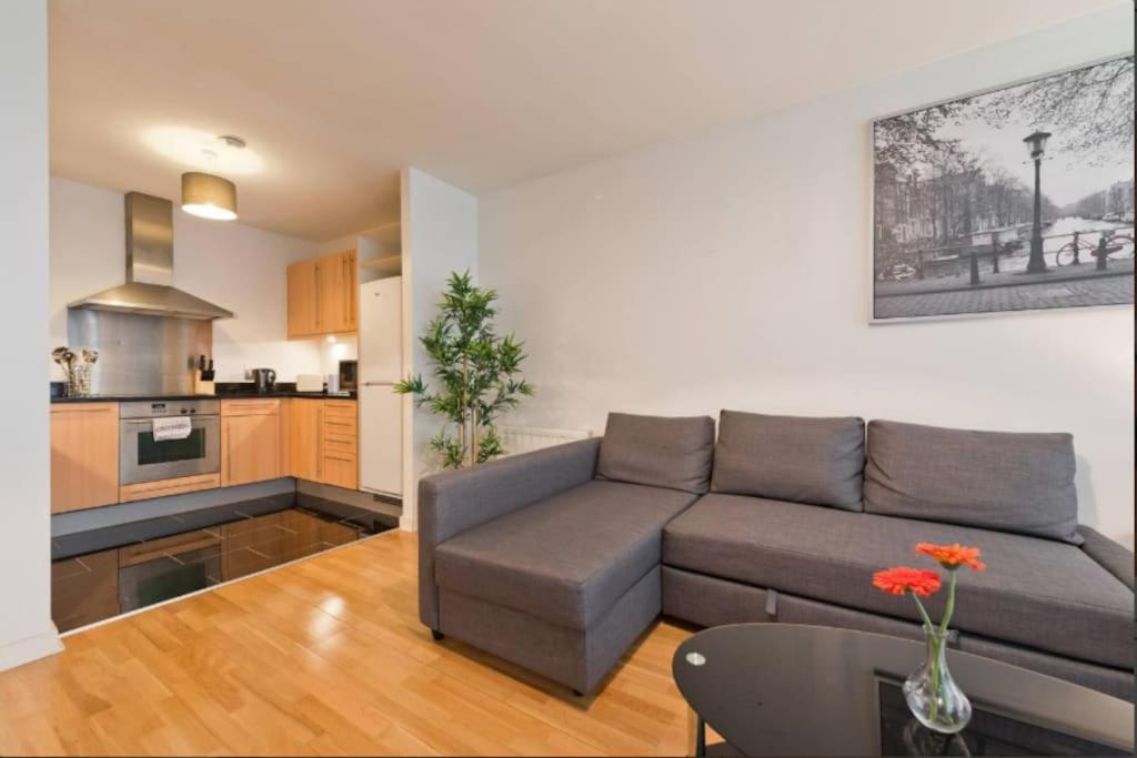 Bright & Modern Dublin City Stay