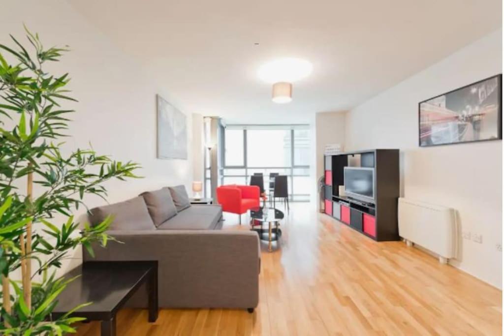 Bright & Modern Dublin City Stay