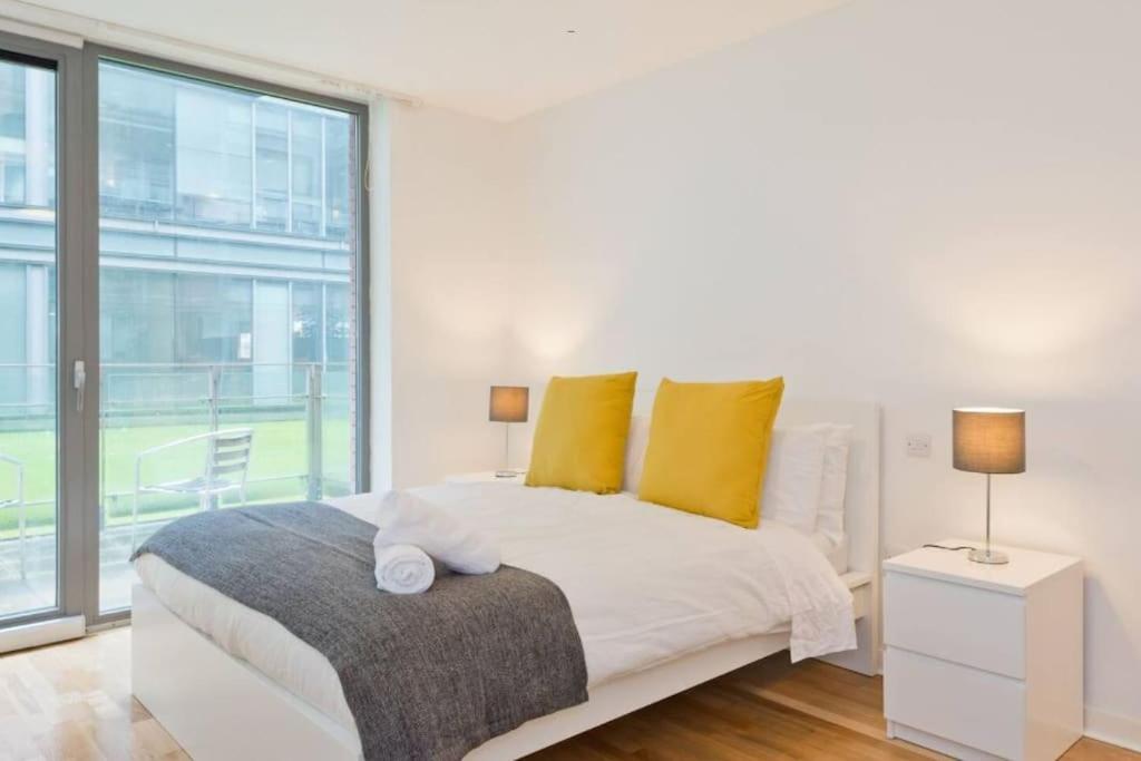 Bright & Modern Dublin City Stay