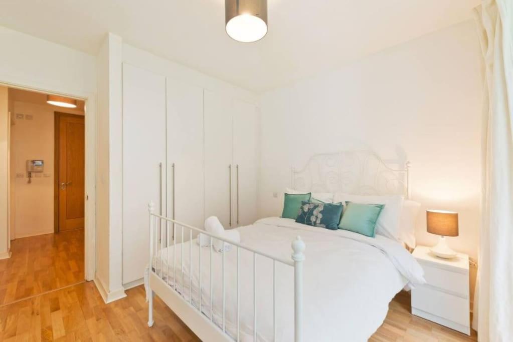 Bright & Modern Dublin City Stay
