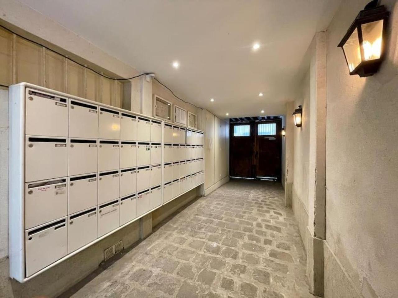 Archives Gallery -Unique and élégant Studio Paris center