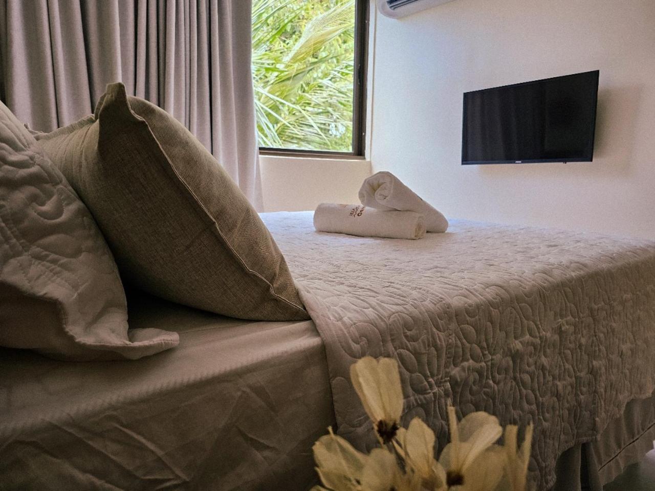 Apê Praia do Toque com Ar no Quarto e Sala, Condomínio com Academia, Quadra de Beach Tennis e Vôlei, Estacionamento Grátis e Restaurante