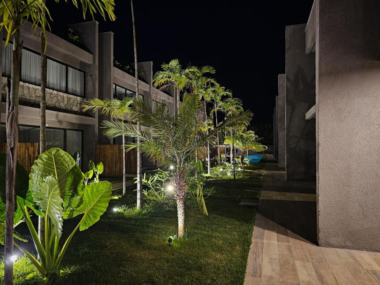Apê Praia do Toque com Ar no Quarto e Sala, Condomínio com Academia, Quadra de Beach Tennis e Vôlei, Estacionamento Grátis e Restaurante