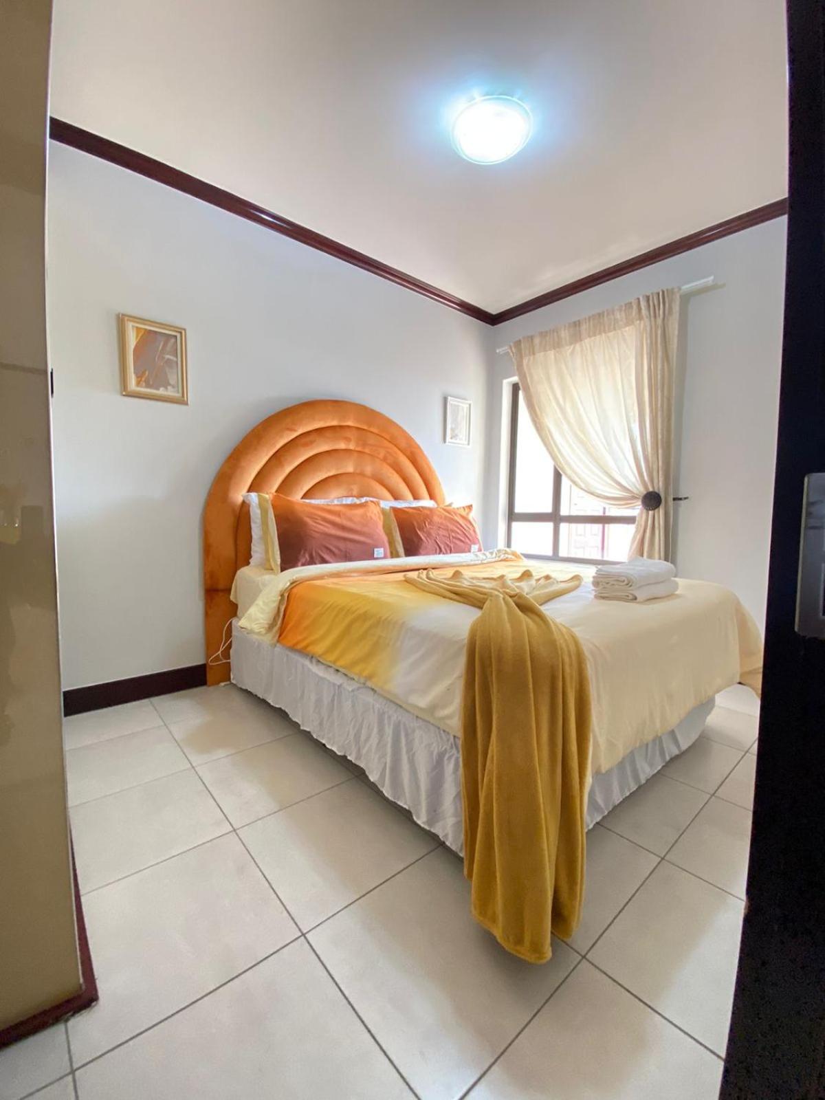 2 bed apartment- La casa de Miah Sandton view 3