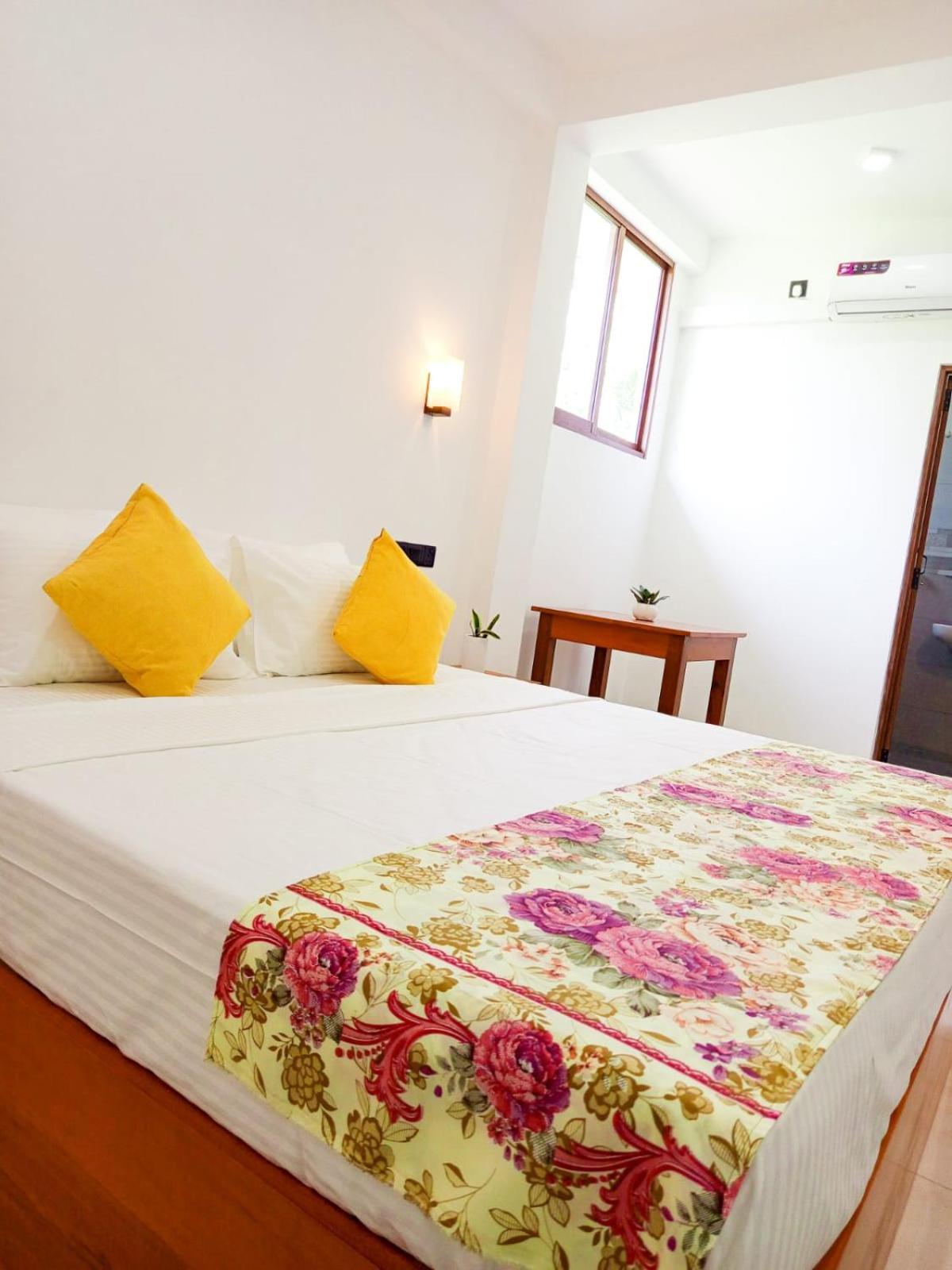 Randon Resort Mirissa