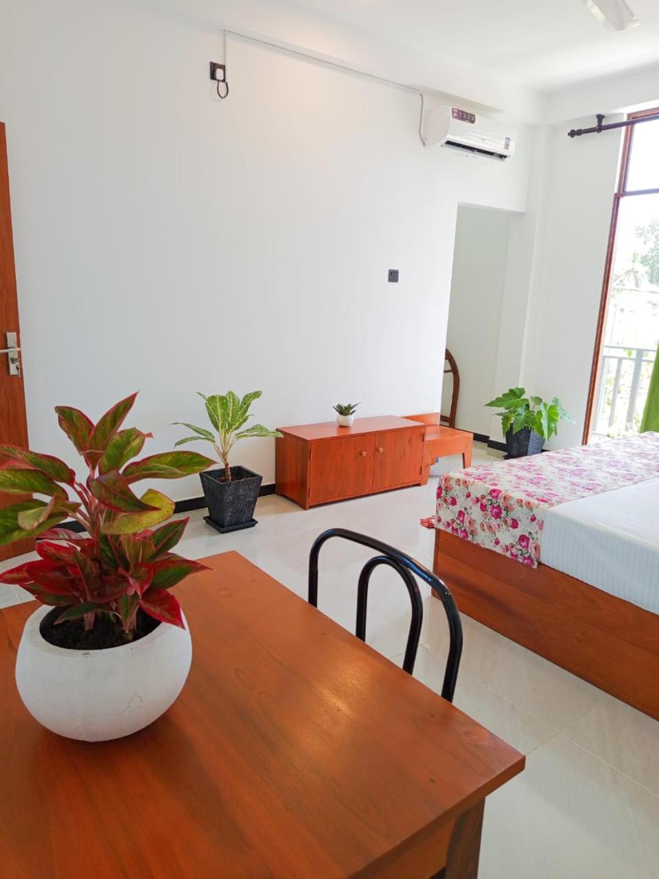 Randon Resort Mirissa