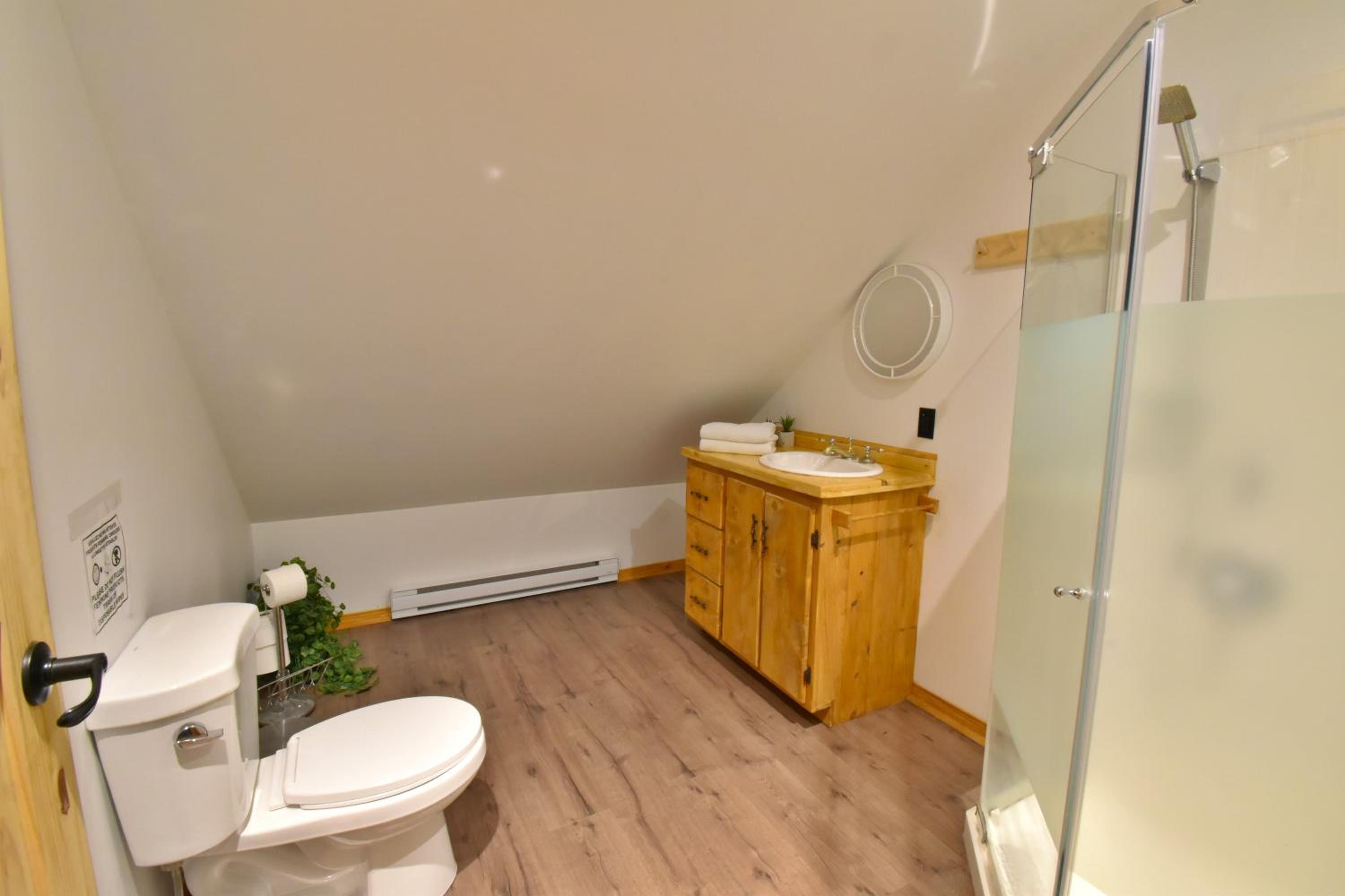 The Escapade - Private hot tub with pool table
