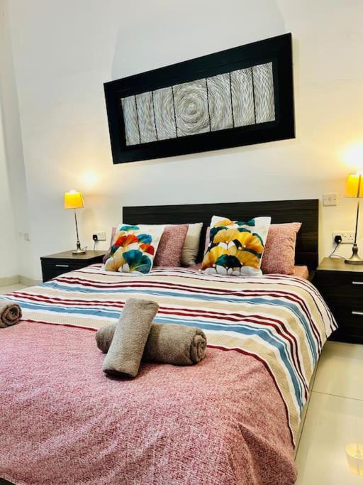 Seaside Spinola APT in St Julians, Queen beds photo 2