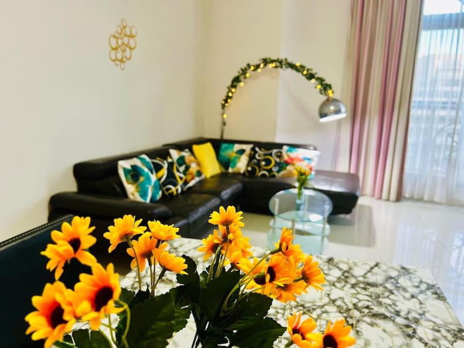 Seaside Spinola APT in St Julians, Queen beds — St Julian's