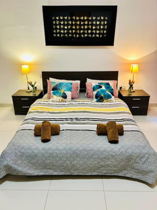 Seaside Spinola APT in St Julians, Queen beds photo 3