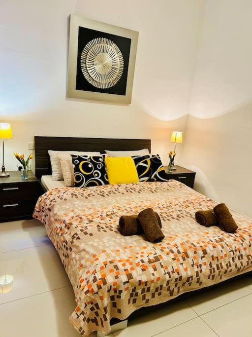 Seaside Spinola APT in St Julians, Queen beds photo 2