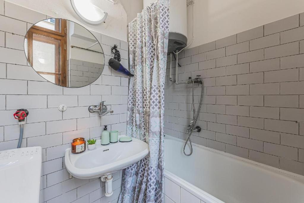 Moderní apartmán u Velkého náměstí 1, Wi-Fi zdarma, koupelna s vanou