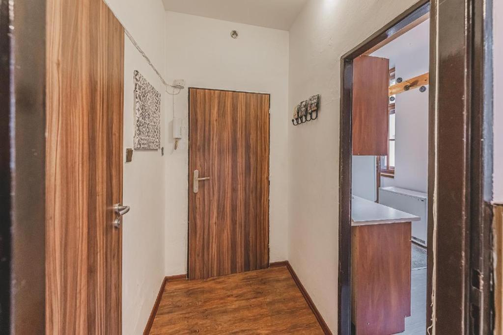 Moderní apartmán u Velkého náměstí 1, Wi-Fi zdarma, koupelna s vanou