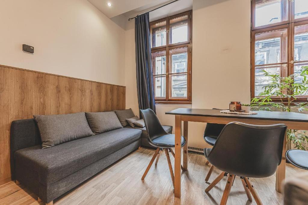 Moderní apartmán u Velkého náměstí 1, Wi-Fi zdarma, koupelna s vanou