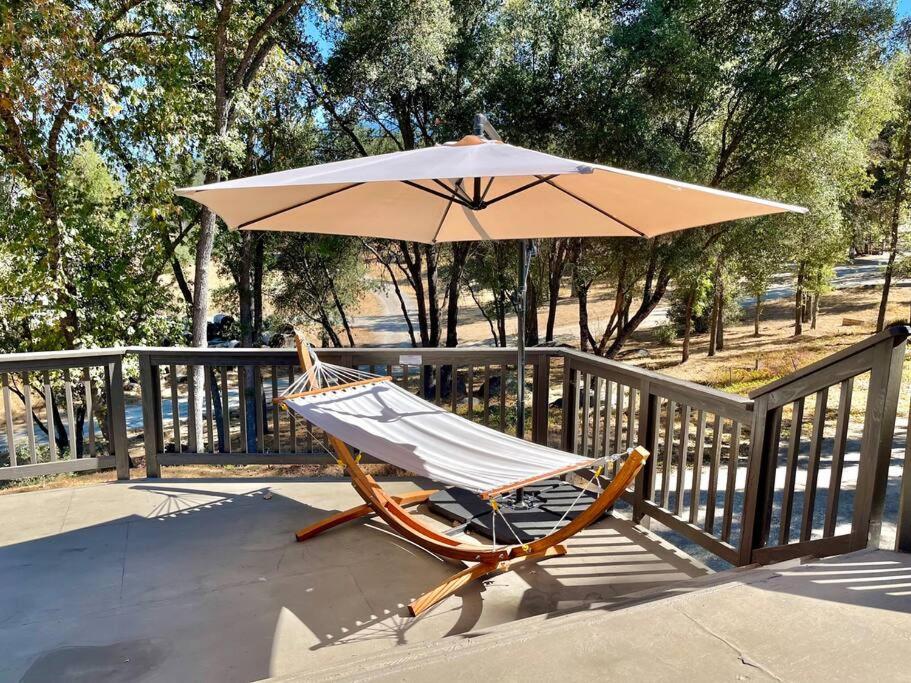 Modern Yosemite Cabin, 15min Bass Lake, Sleeps 8