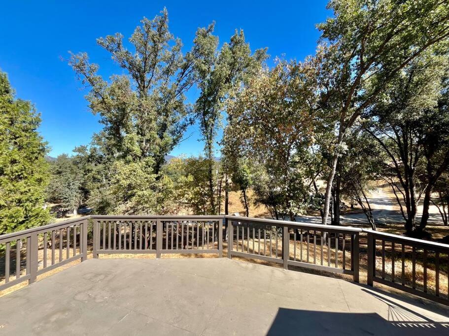 Modern Yosemite Cabin, 15min Bass Lake, Sleeps 8