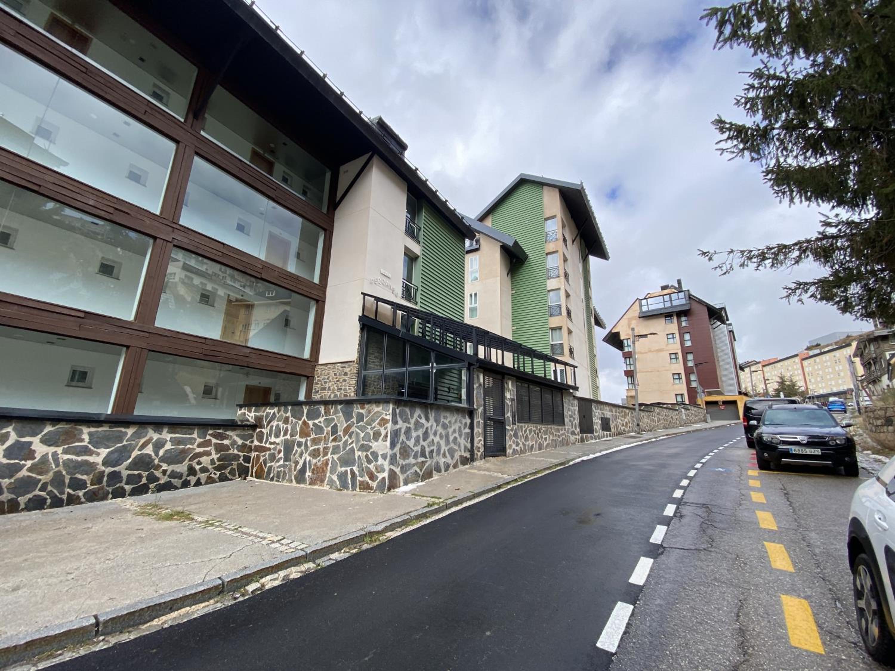Nevadahome SERRANEU studio con garaje privado