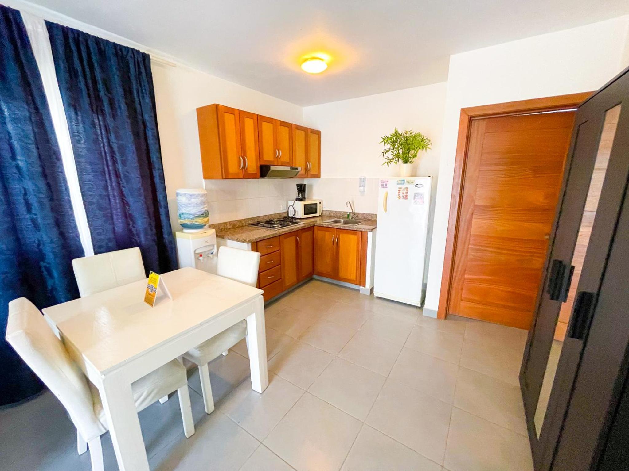 pool suite with beach near wifi and kitchen view 4