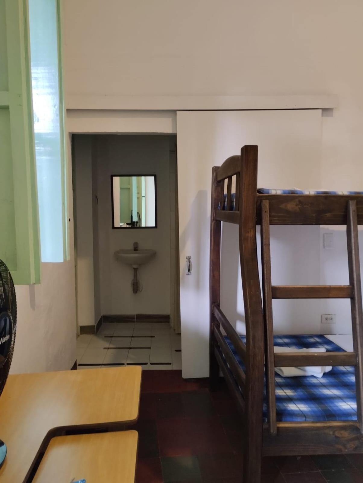 Sandalio Hostal Cali