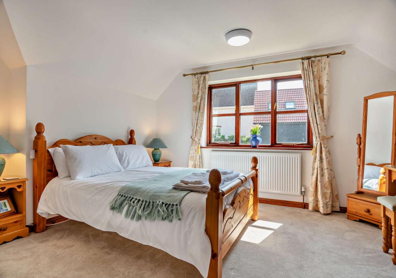 4 Bed in Woodbridge oc-s27356