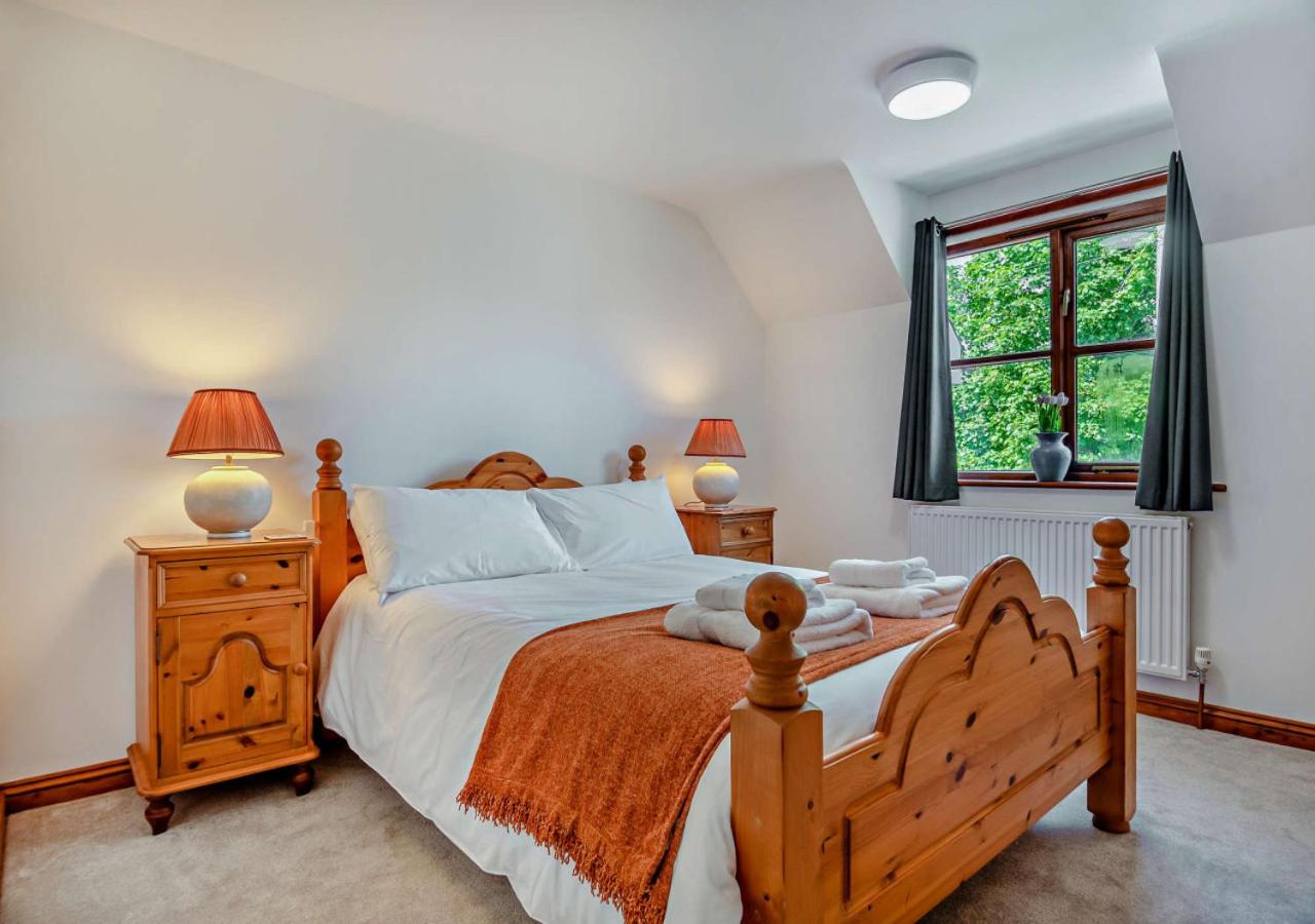 4 Bed in Woodbridge oc-s27356