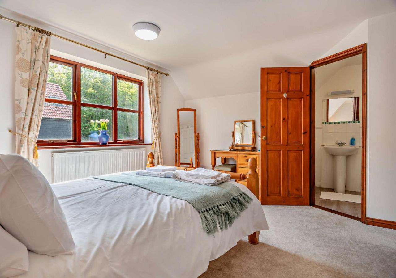4 Bed in Woodbridge oc-s27356