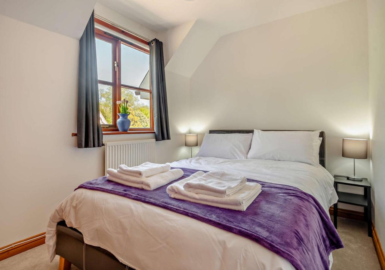 4 Bed in Woodbridge oc-s27356