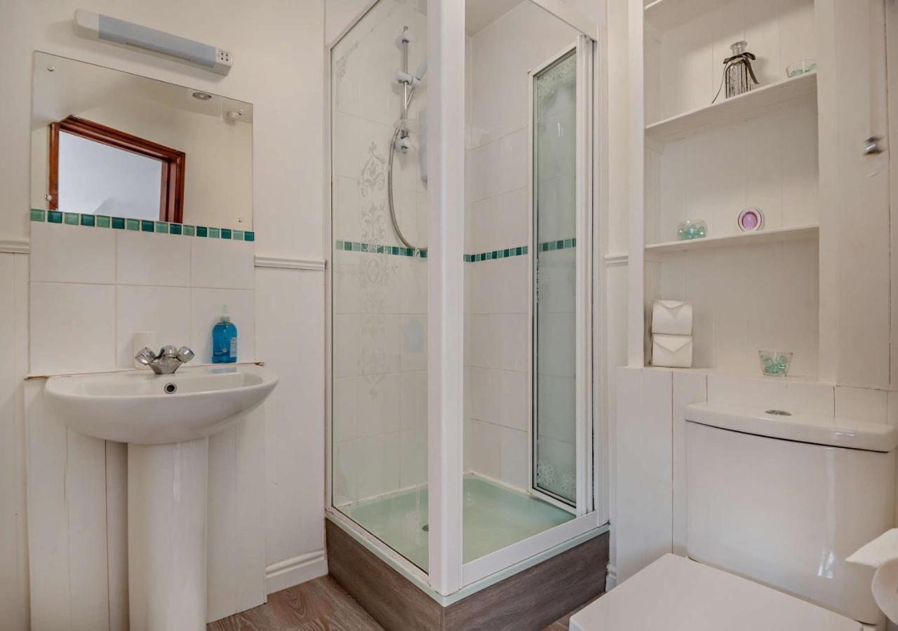 4 Bed in Woodbridge oc-s27356
