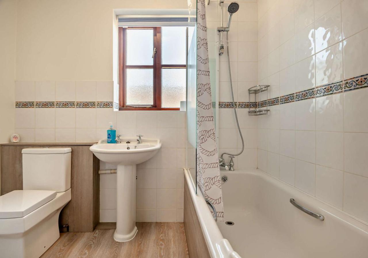 4 Bed in Woodbridge oc-s27356