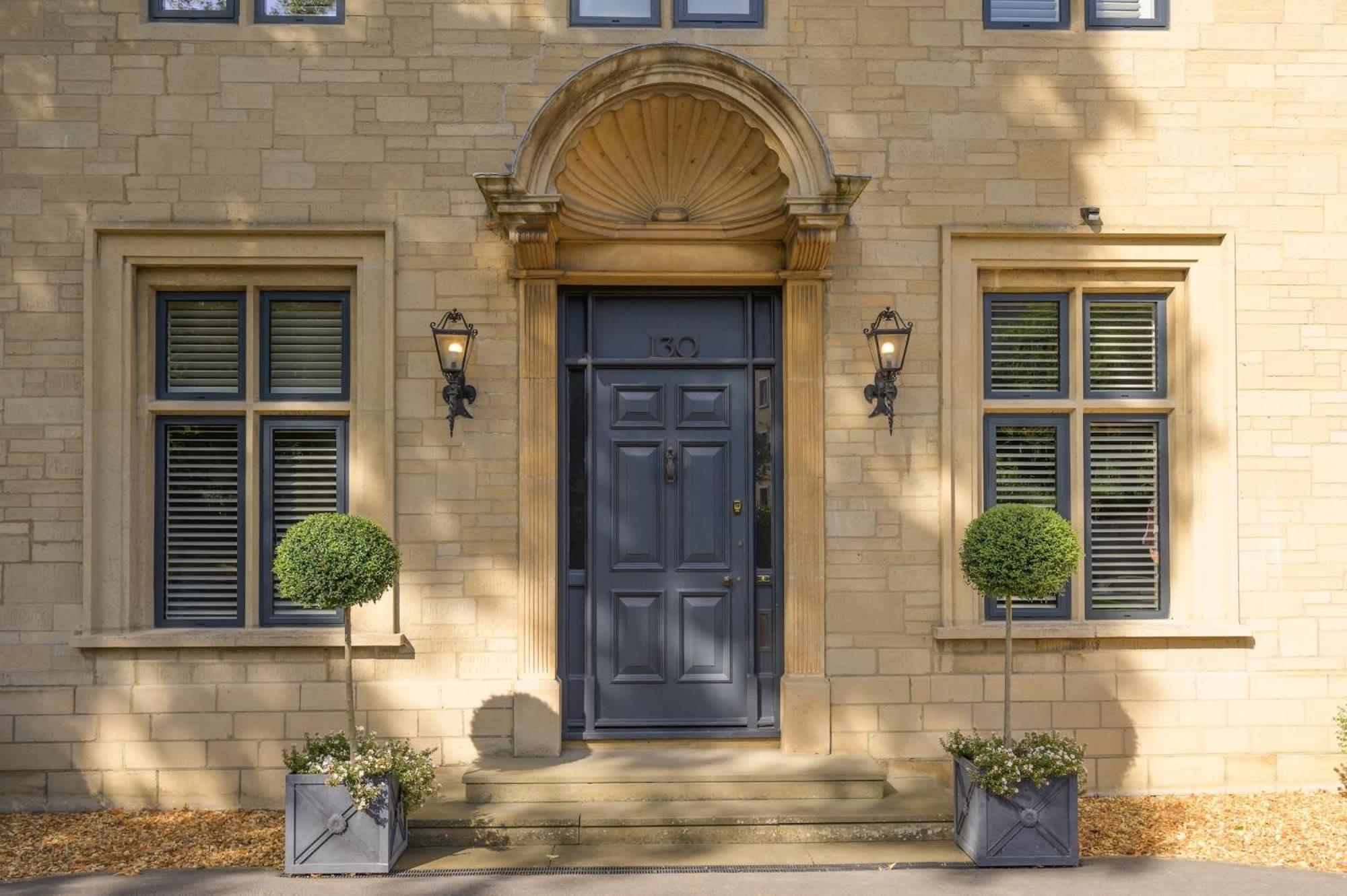 Luxurious Home in Cheltenham Private Parking view 2