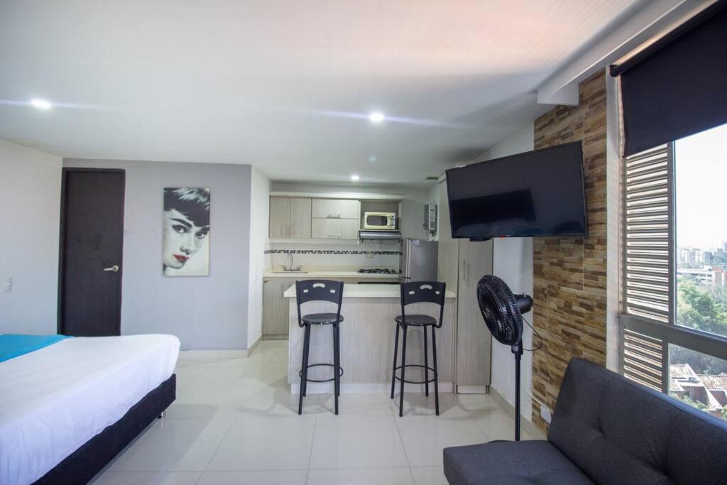 Avenida el poblado con Garage y lavanderia 506