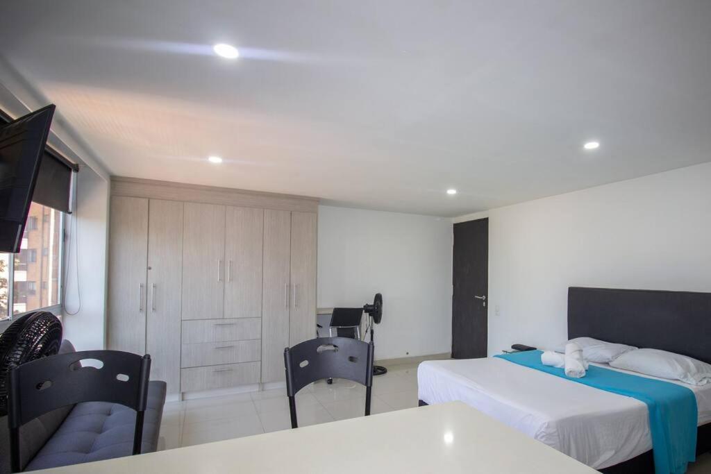 Avenida el poblado con Garage y lavanderia 506