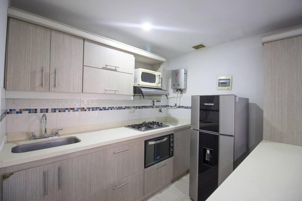 Avenida el poblado con Garage y lavanderia 506