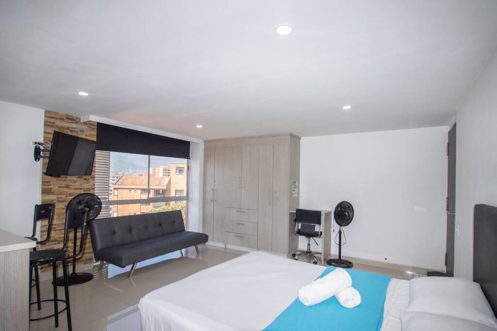 Avenida el poblado con Garage y lavanderia 506