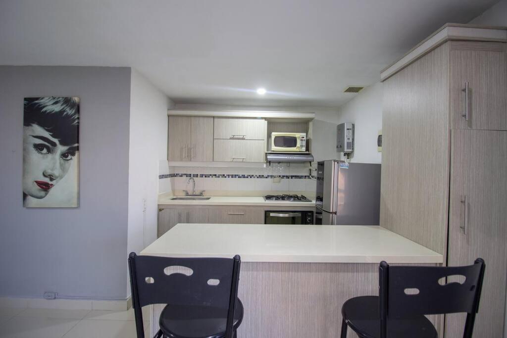 Avenida el poblado con Garage y lavanderia 506