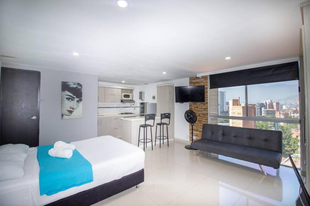 Avenida el poblado con Garage y lavanderia 506