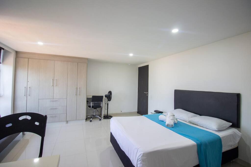 Avenida el poblado con Garage y lavanderia 506