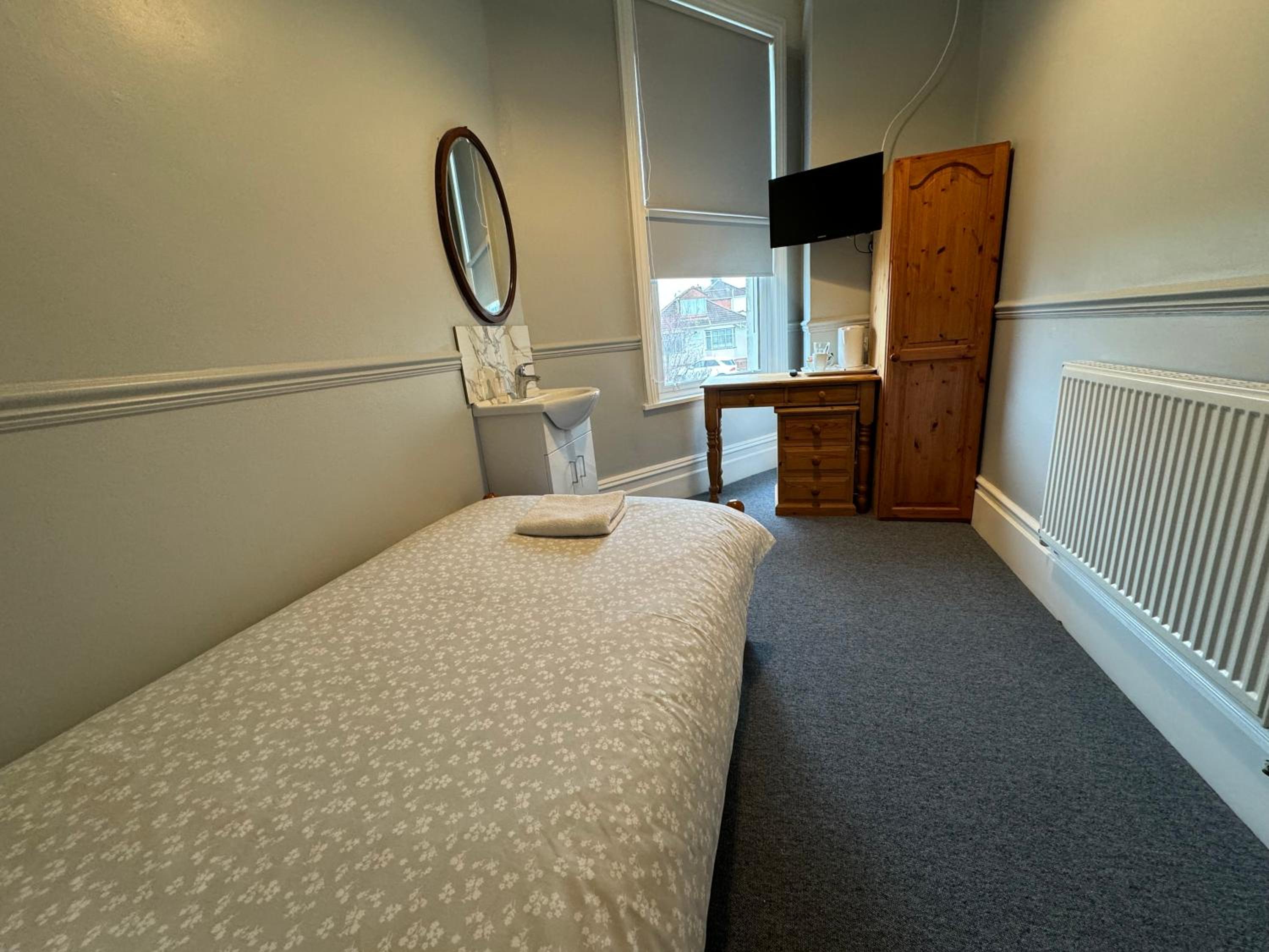 The Elms Guest House Bristol view 4