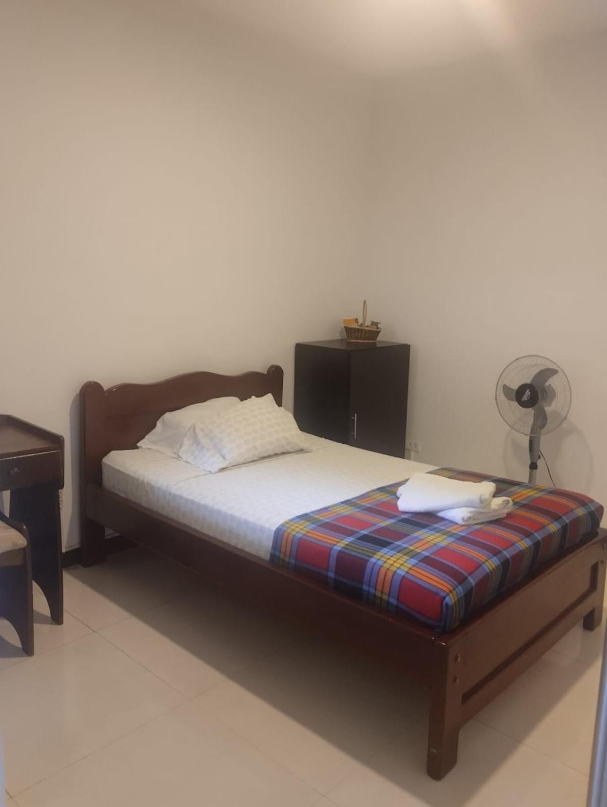 Sandalio Hostal Cali