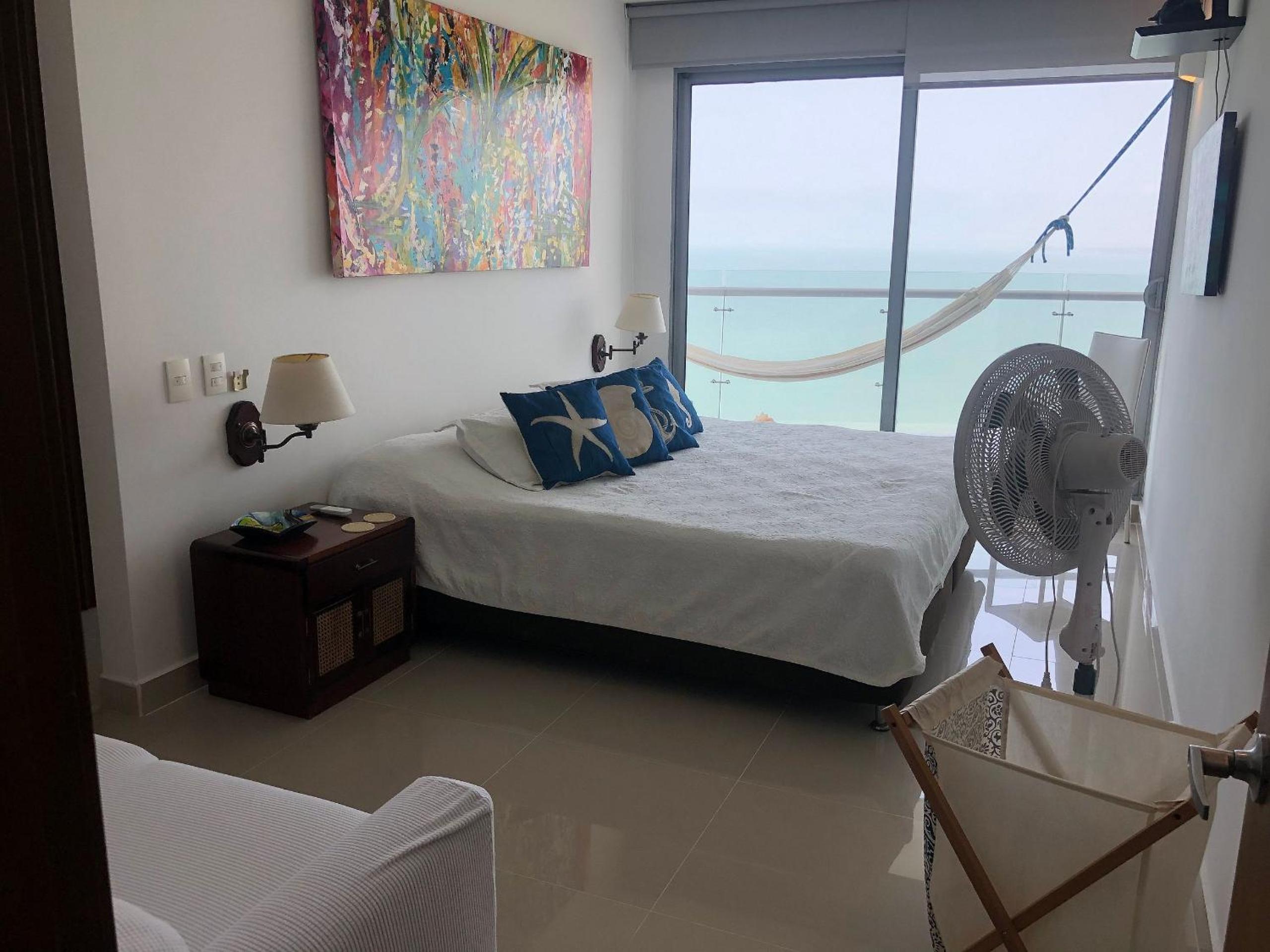 Amplios Aptos de Lujo Frente a la Playa a 5 Minutos del Centro y del Aeropuerto, en Edificio con Piscina, Jacuzzi, Sauna, Gimnasio, Turco y Seguridad las 2